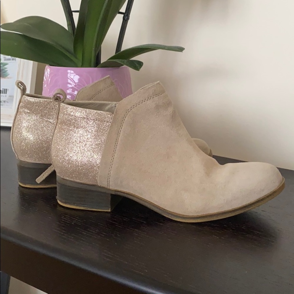 Gold/tan Toms